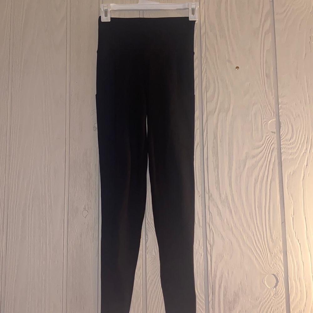 American Eagle size XS black leggings with side pockets buttery smooth!